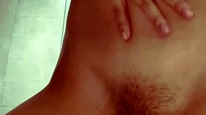 Beijos sensuais e sexo hardcore em um vídeo caseiro