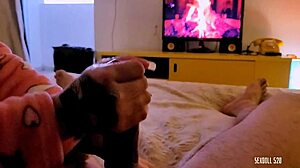 Стъпка брат мастурбира в домашно видео