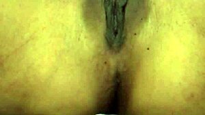 Ljubka zadnjica in napolnjena vagina latinske ženske